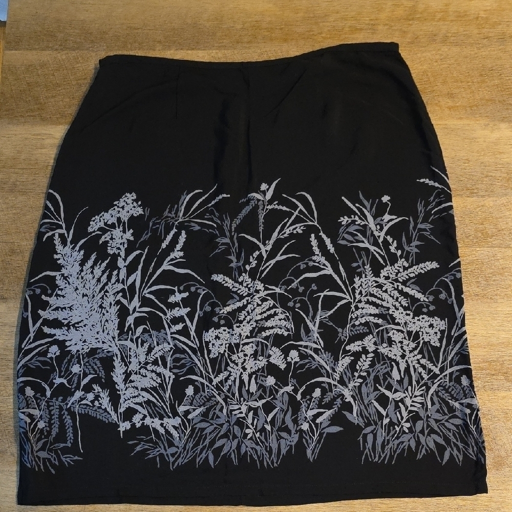 Old Navy- Black & Gray Floral A-Line Skirt. Size 16 - Picture 1 of 4
